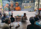 Jelang-Operasi-Patuh-Semeru-2025-Polres-Pelabuhan-Tanjungperak-Ngopi-Bareng-Para-Sopir-Truk-Tekankan-Kesadaran-Kolektif